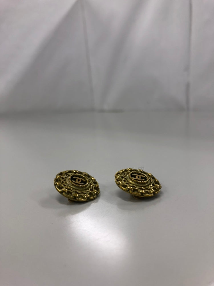 Chanel CC plaqué Émail Rond Clip On Boucles d’oreilles