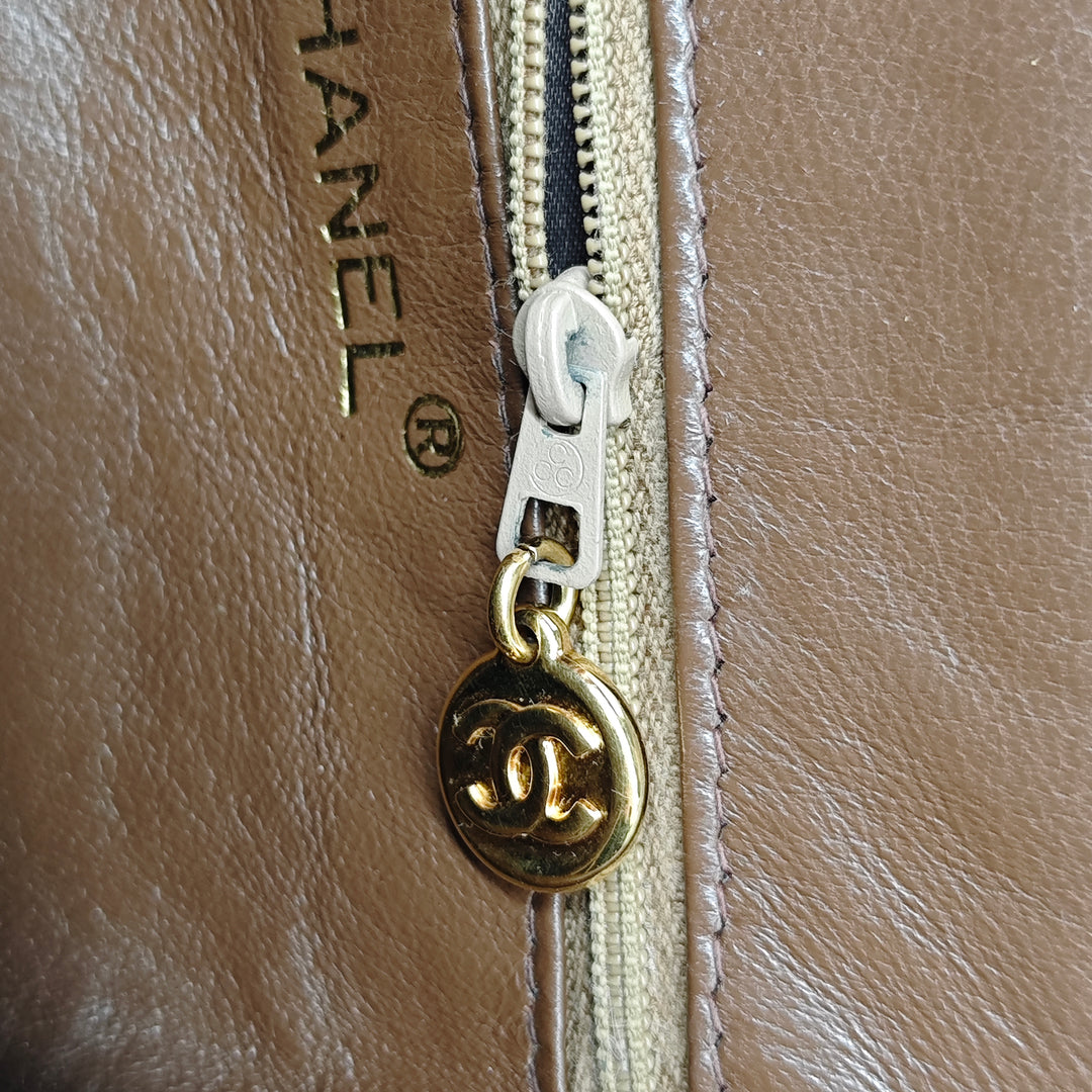 Chanel CC Matelassé Daim Kiss Lock Sac à main