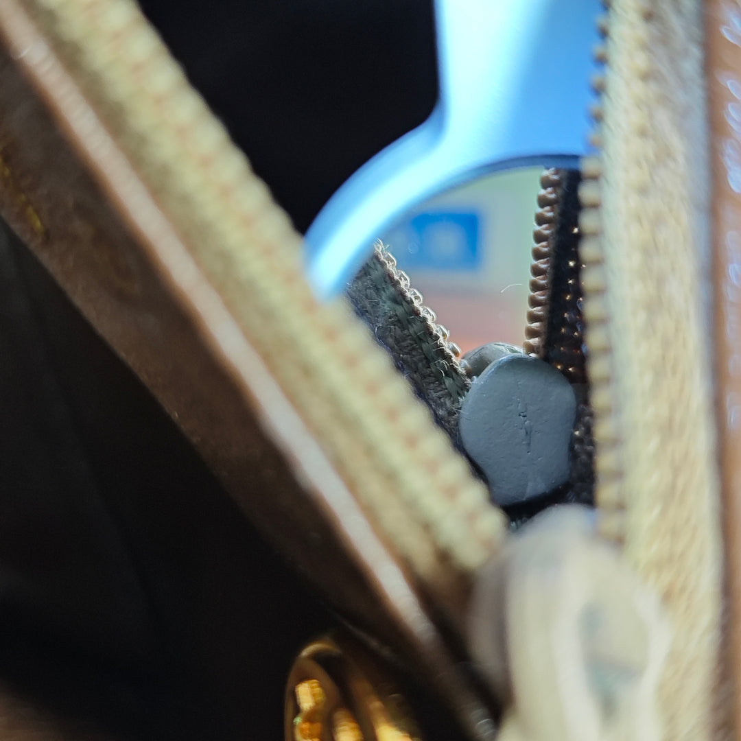 Chanel CC Matelassé Daim Kiss Lock Sac à main