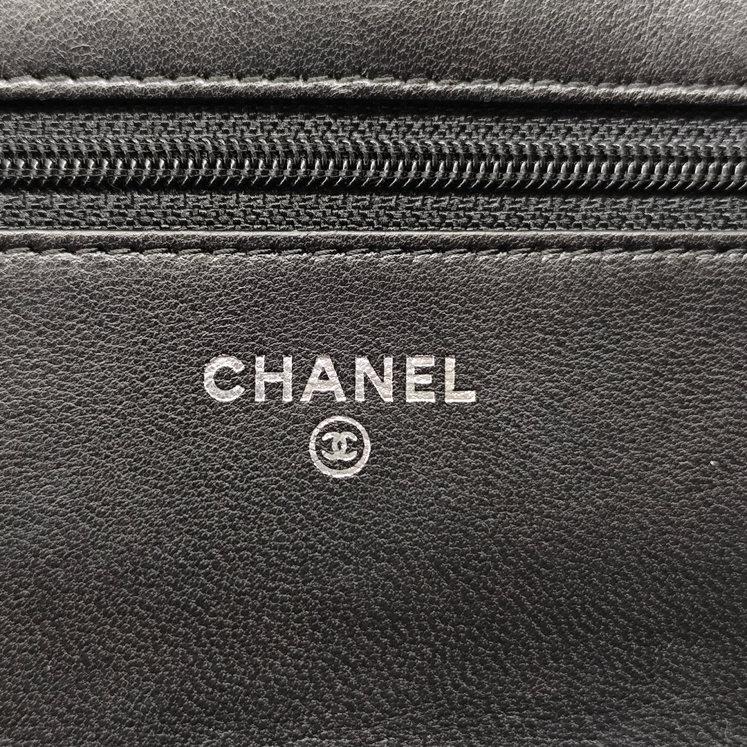 Chanel CC Matelassé froissé Cuir verni Wallet on Chain