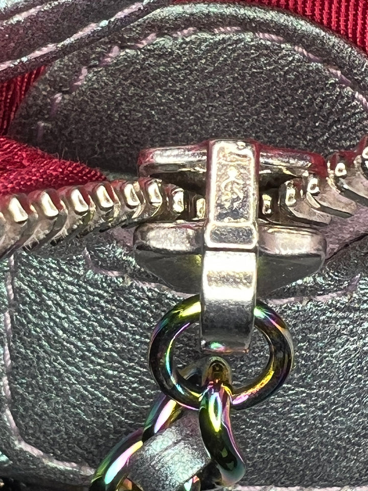 Chanel Medium Iridescent Cuir de veau Gabrielle Sac porté croisé