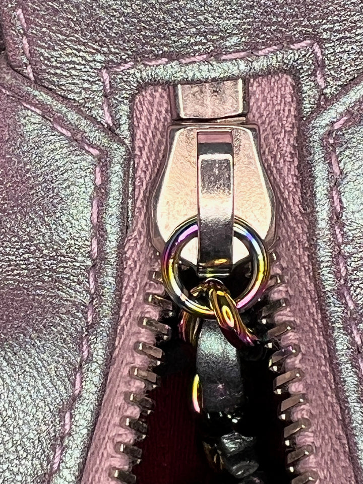 Chanel Medium Iridescent Cuir de veau Gabrielle Sac porté croisé