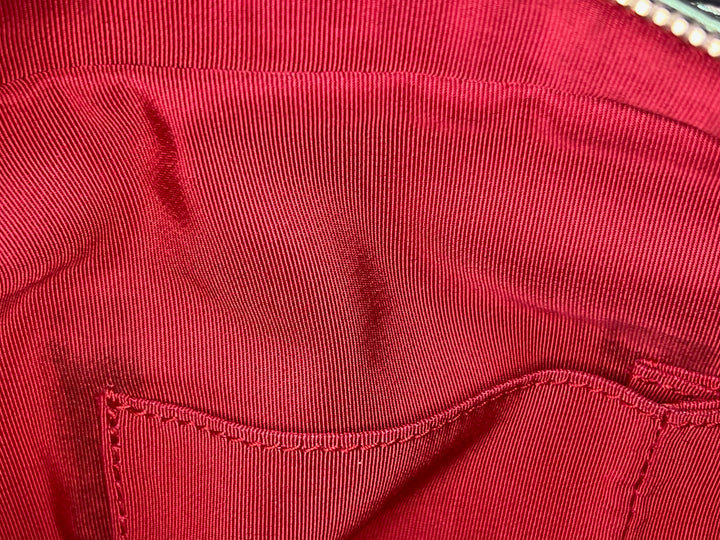 Chanel Medium Iridescent Cuir de veau Gabrielle Sac porté croisé