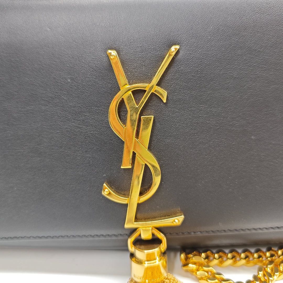 Saint Laurent Small Smooth Cuir de veau Monogram Kate Pompon Sac porté croisé