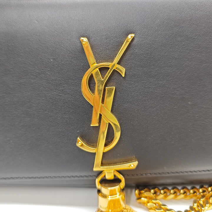 Saint Laurent Small Smooth Cuir de veau Monogram Kate Pompon Sac porté croisé