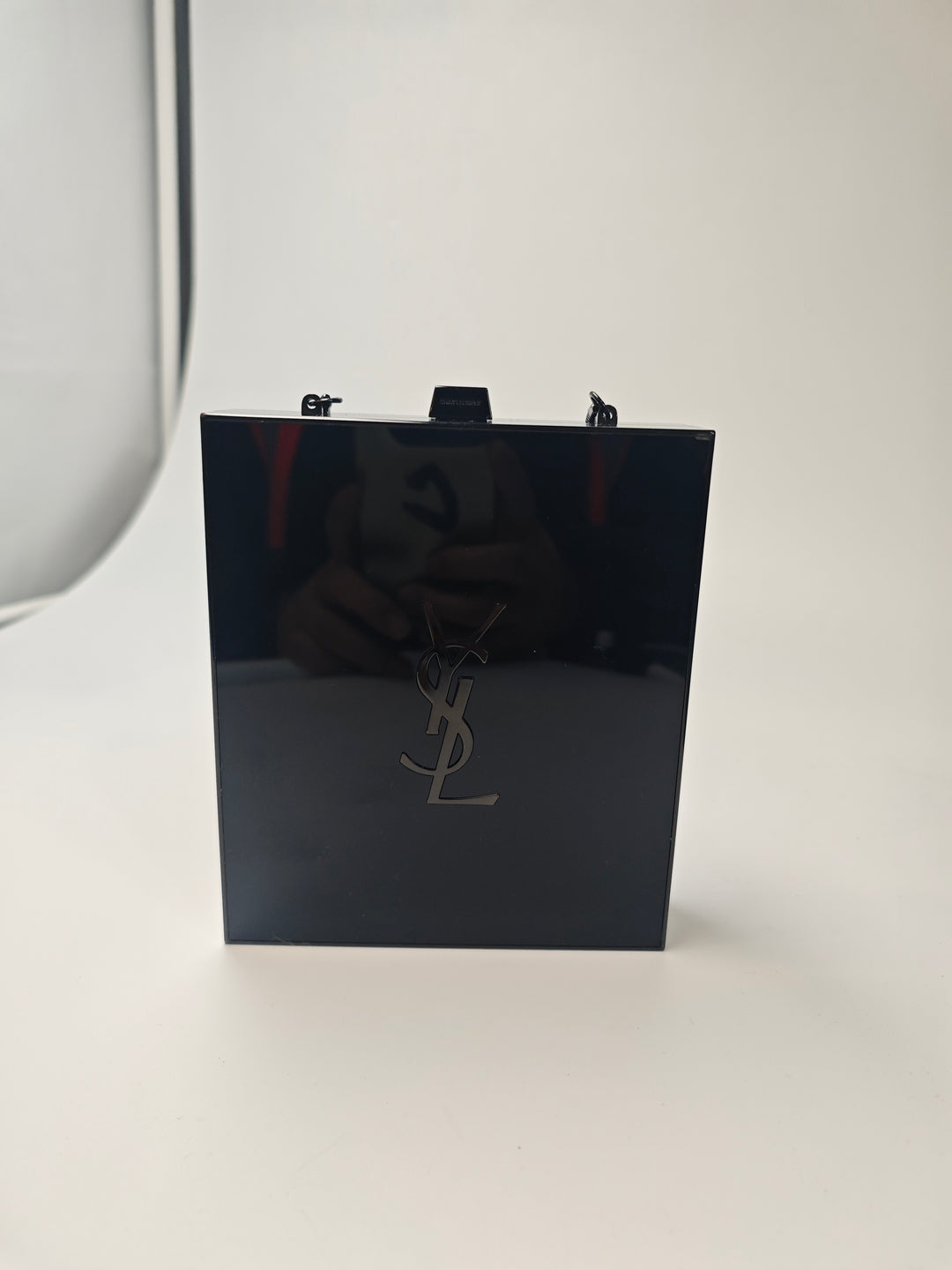 Saint Laurent Acrylic Tuxedo Boîte Pochette avec chaîne