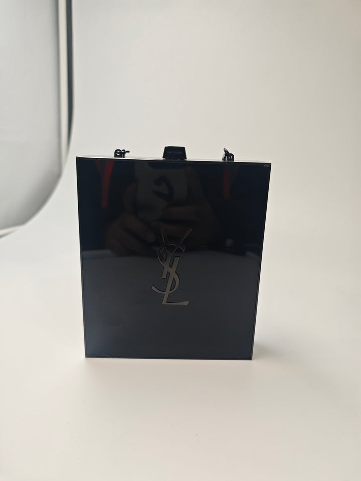 Saint Laurent Acrylic Tuxedo Boîte Pochette avec chaîne