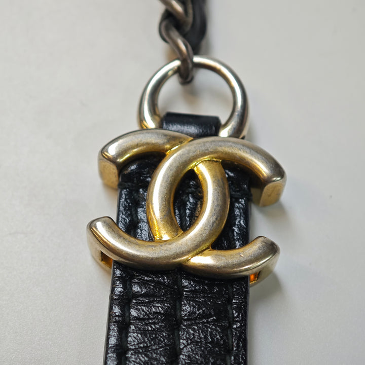 Chanel Large vieilli Cuir de veau Gabrielle O Étui Pochette