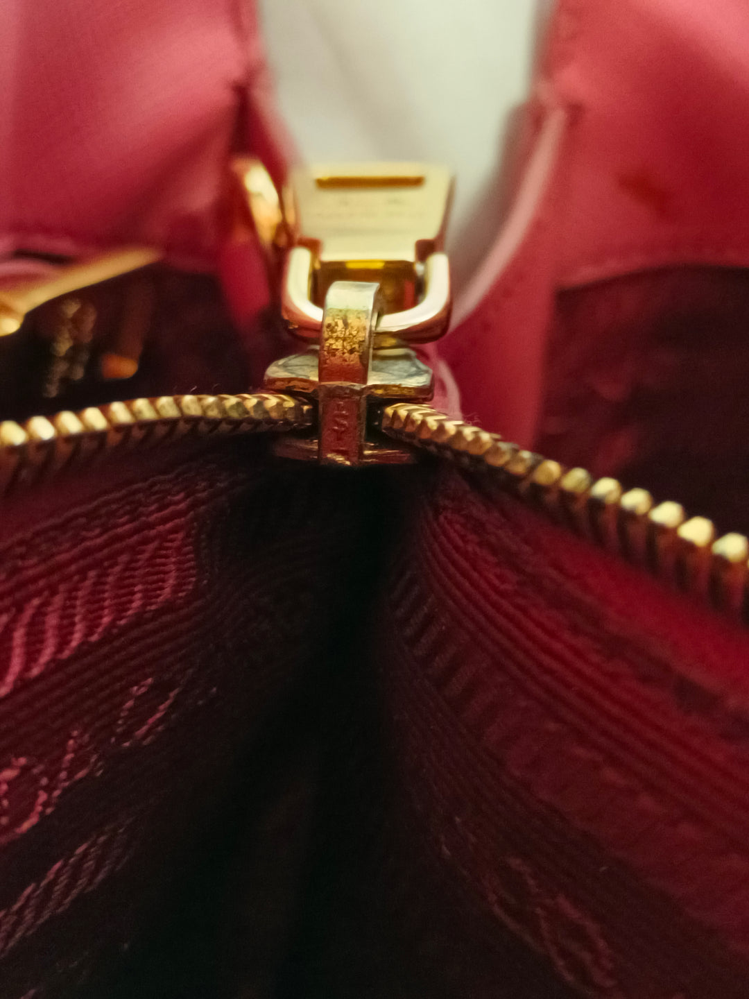 Prada Medium Saffiano Lux Open Promenade Sac