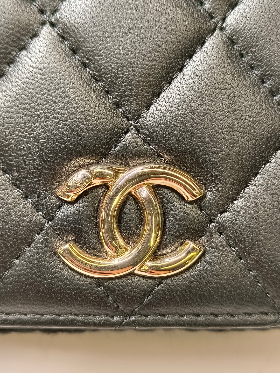 Chanel Mini CC Matelassé Cuir d’agneau Crochet à rabat