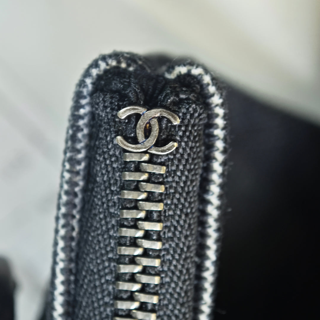 Chanel Medium Toile La Pausa Zip O Étui Pochette