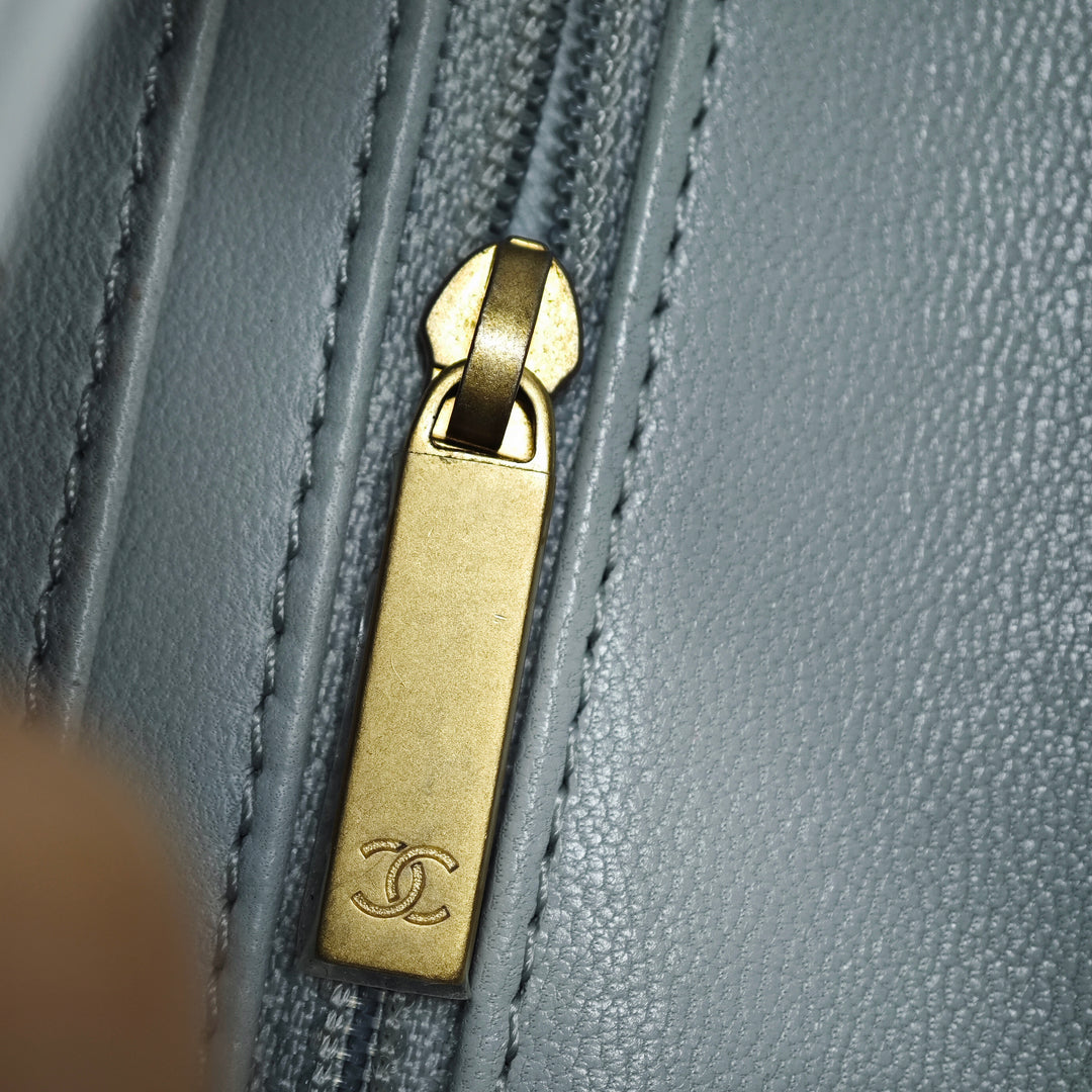 Chanel Mini Square Cuir de veau grainé Chain à rabat