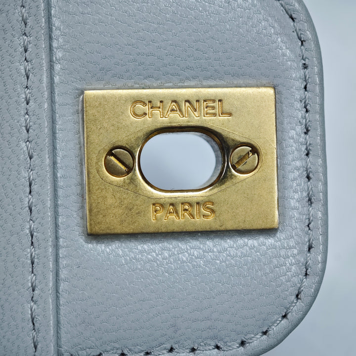 Chanel Mini Square Cuir de veau grainé Chain à rabat