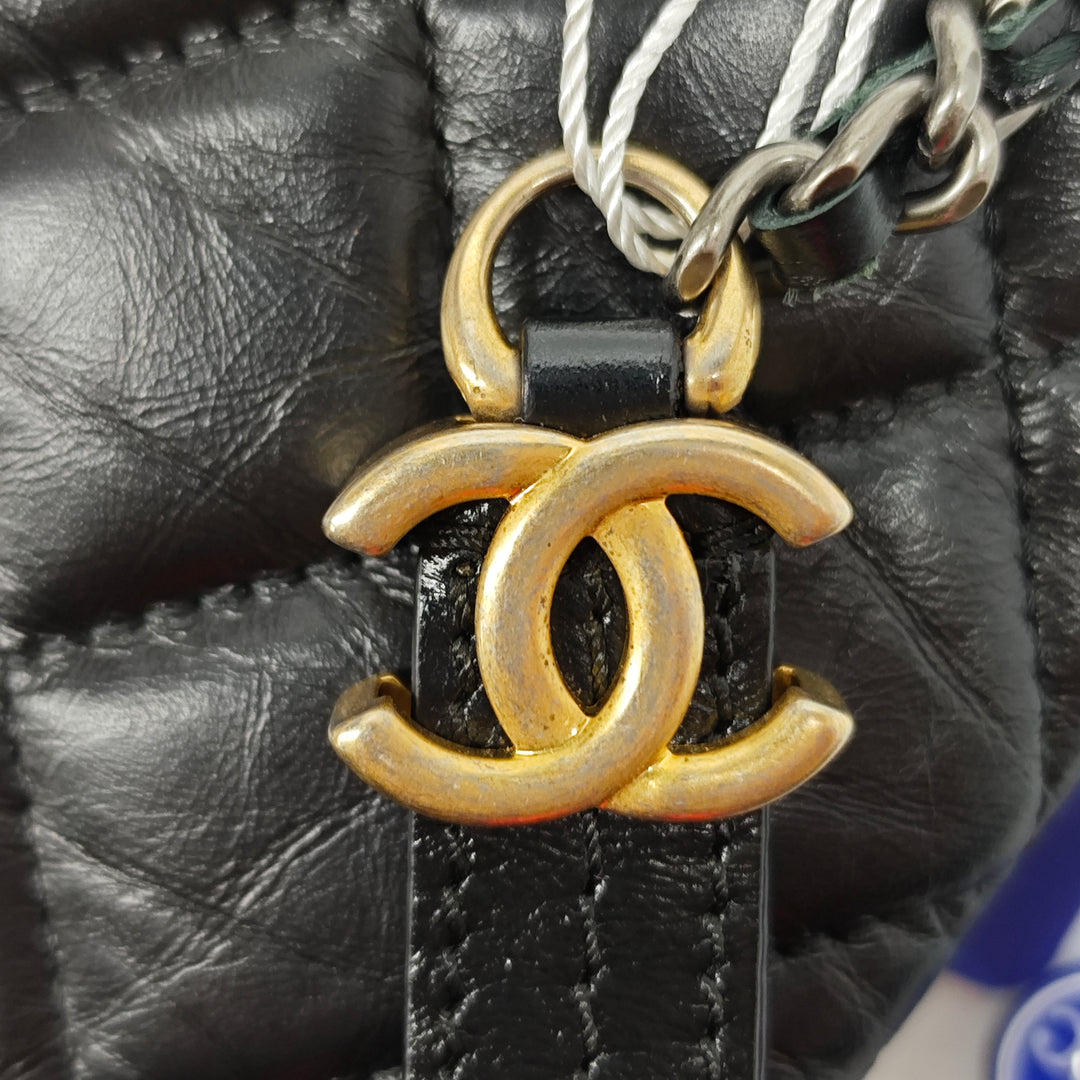 Chanel Large vieilli Cuir de veau Gabrielle O Étui Pochette