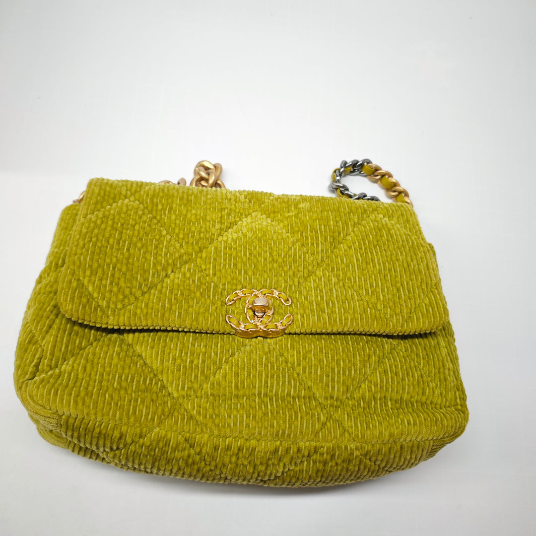 Chanel Large Corduroy 19 à rabat