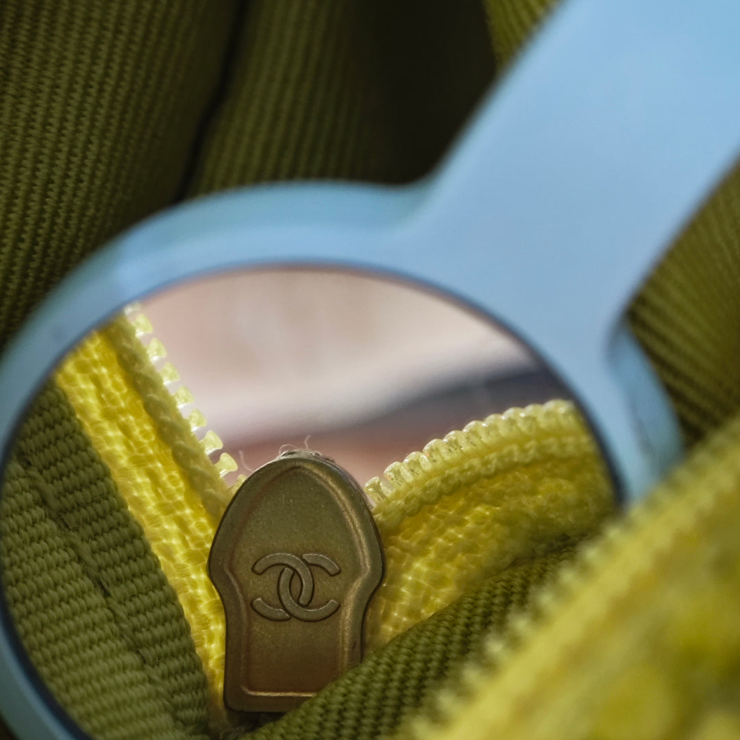 Chanel Large Corduroy 19 à rabat