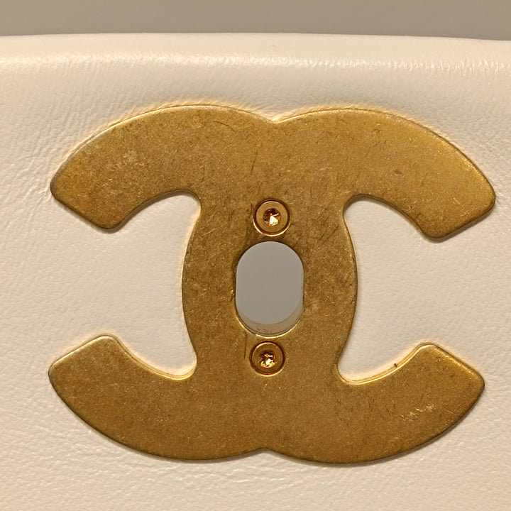 Chanel Small Matelassé Cuir d’agneau On And On Chain à rabat