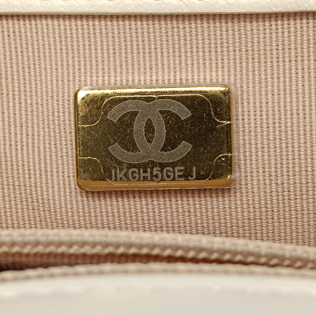 Chanel Small Matelassé Cuir d’agneau On And On Chain à rabat