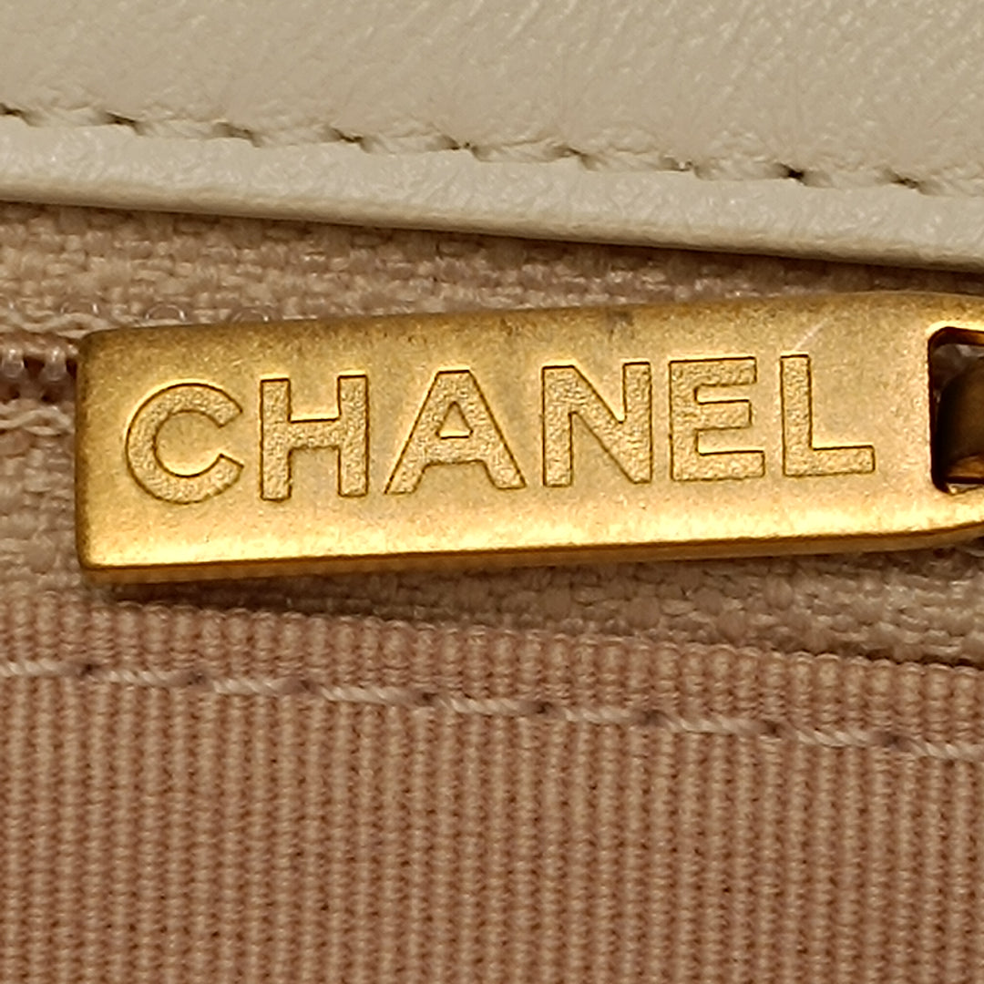 Chanel Small Matelassé Cuir d’agneau On And On Chain à rabat