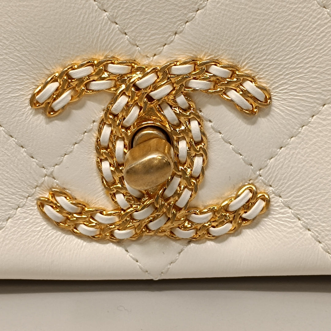 Chanel Small Matelassé Cuir d’agneau On And On Chain à rabat