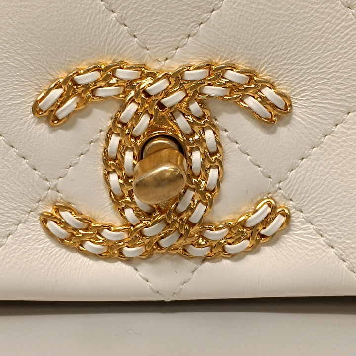 Chanel Small Matelassé Cuir d’agneau On And On Chain à rabat