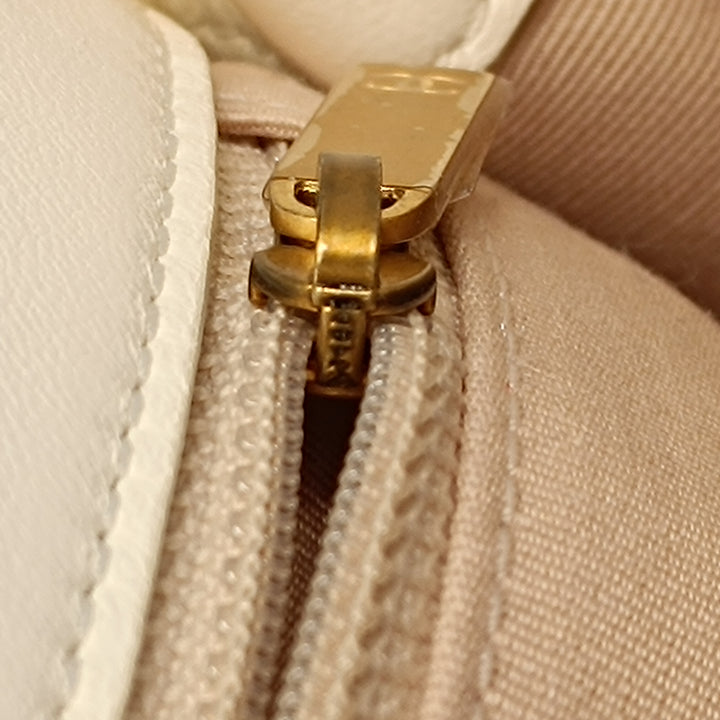 Chanel Small Matelassé Cuir d’agneau On And On Chain à rabat