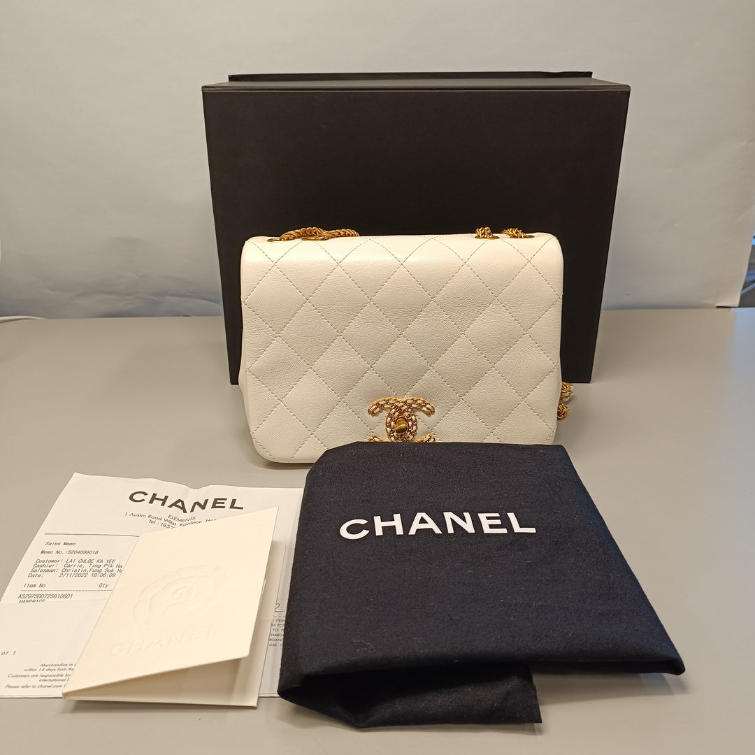 Chanel Small Matelassé Cuir d’agneau On And On Chain à rabat