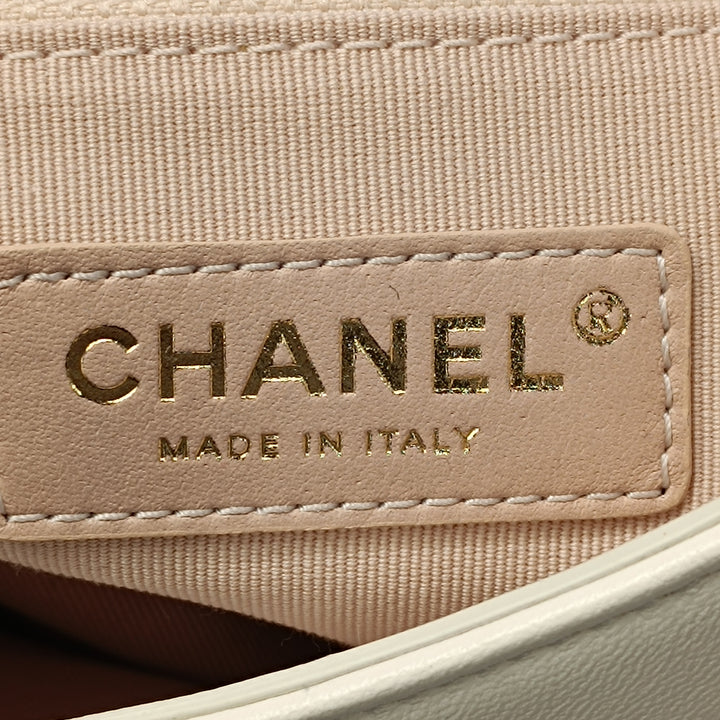 Chanel Small Matelassé Cuir d’agneau On And On Chain à rabat