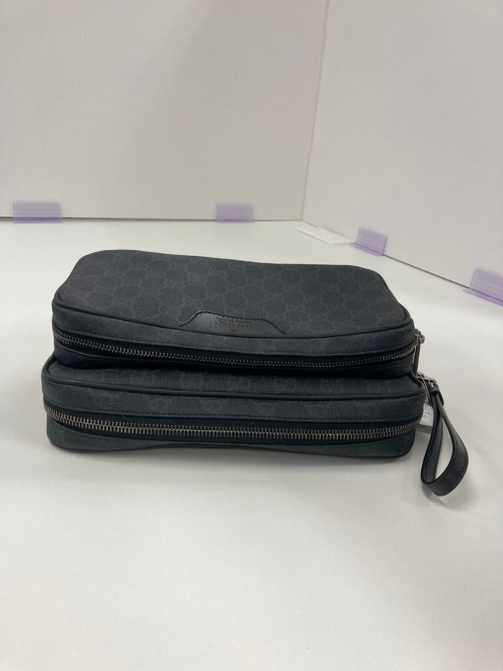 Gucci GG Supreme Pochette