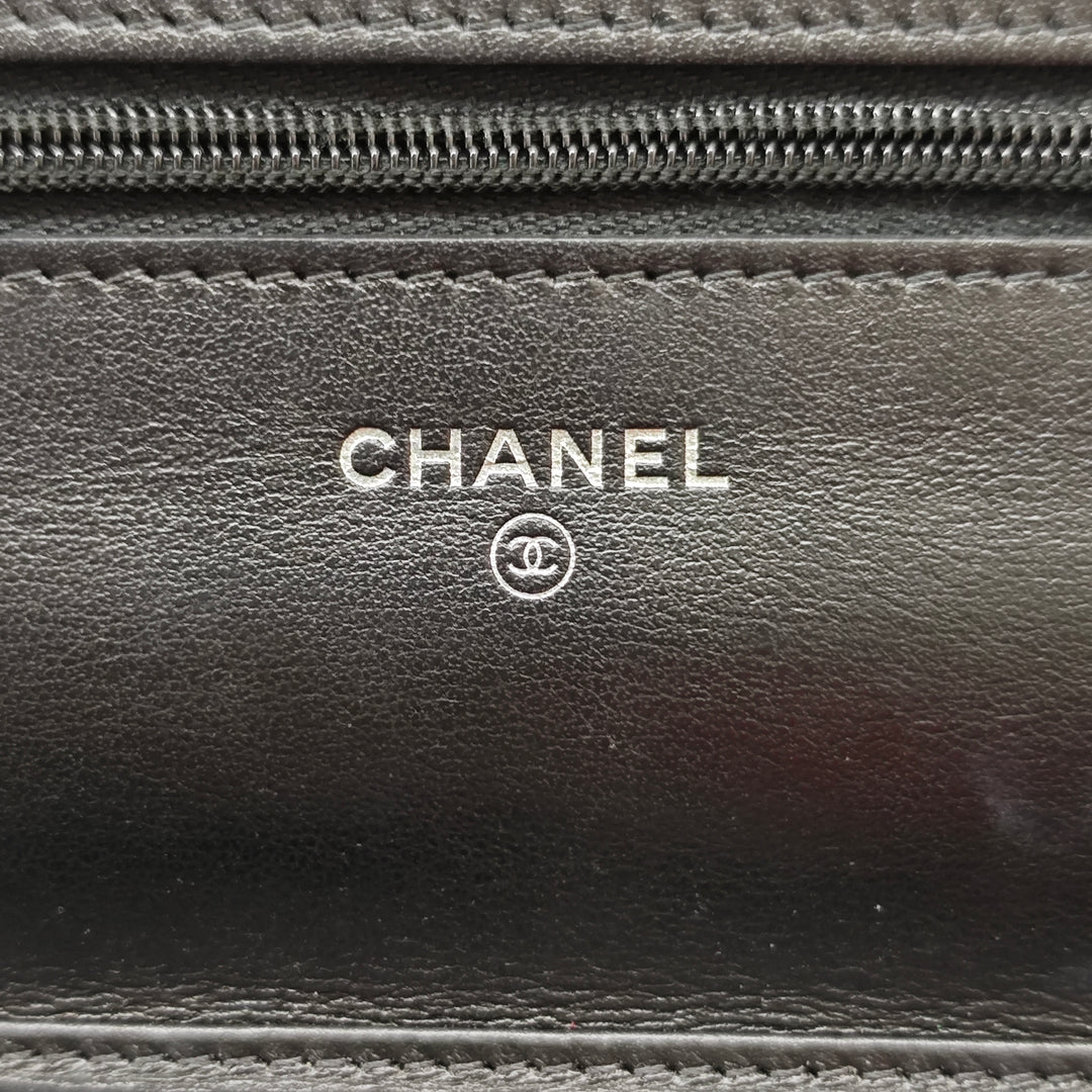 Chanel CC Bicolor Matelassé Cuir verni Wallet on Chain