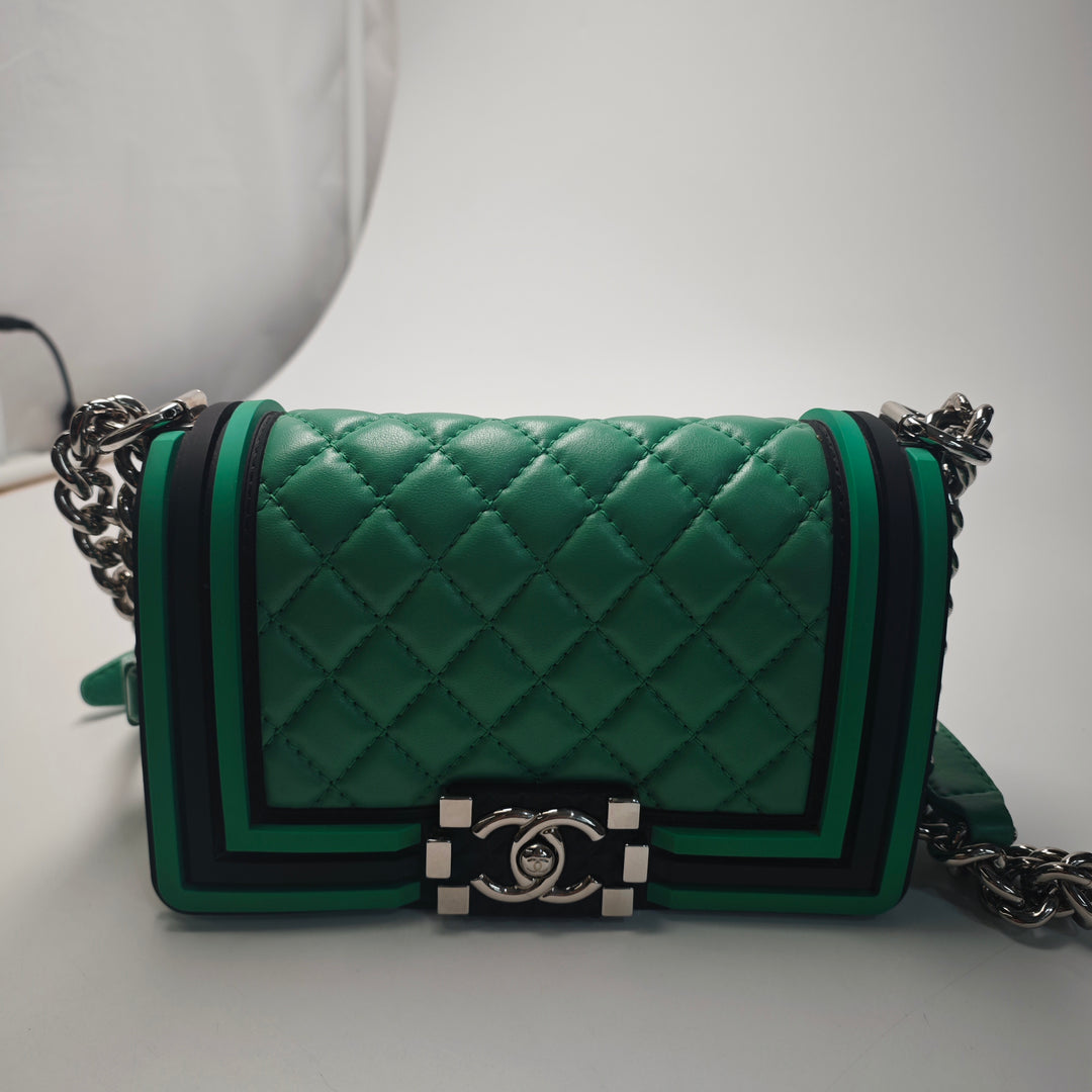 Chanel Small Bicolor Matelassé Cuir d’agneau et Rubber Boy à rabat