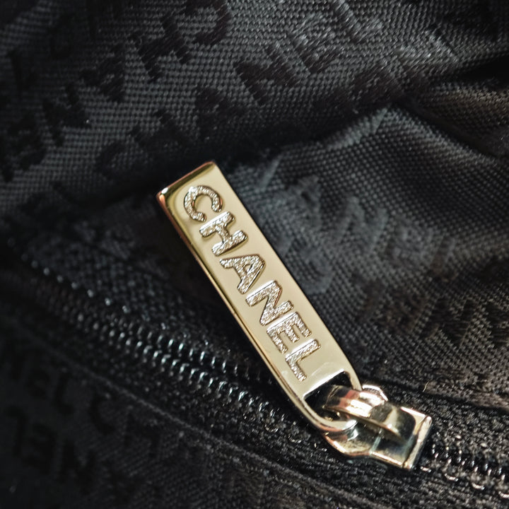 Chanel Small Distressed Cuir d’agneau Lady Braid Cabas