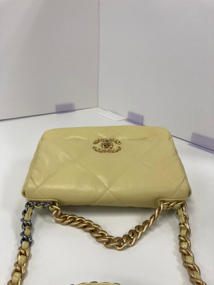 Chanel Medium Cuir d’agneau 19 à rabat