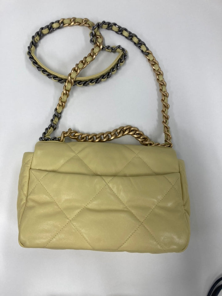 Chanel Medium Cuir d’agneau 19 à rabat