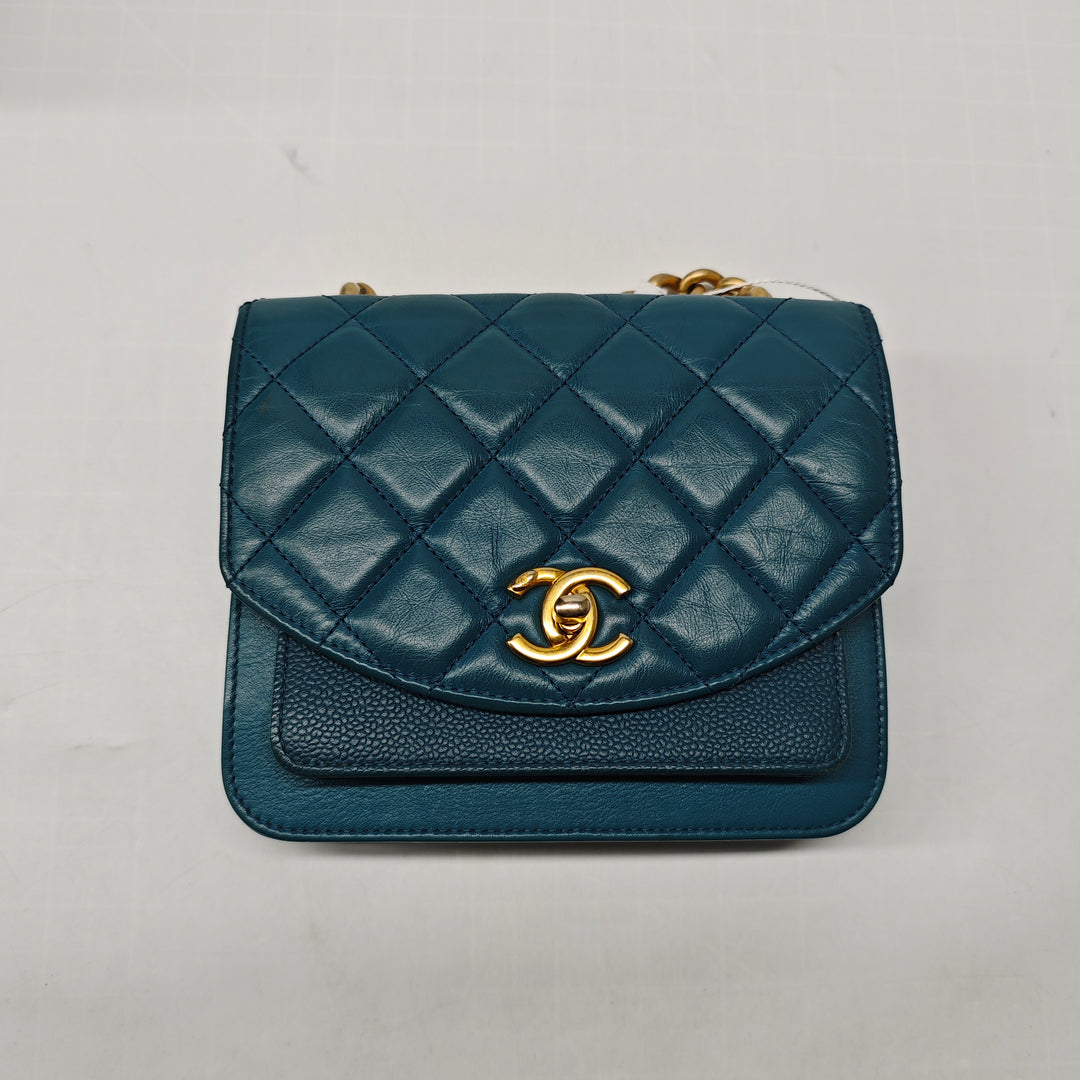 Chanel Mini Matelassé Cuir de veau et Caviar Chain Handle à rabat