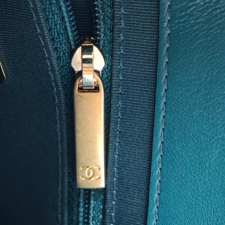 Chanel Mini Matelassé Cuir de veau et Caviar Chain Handle à rabat