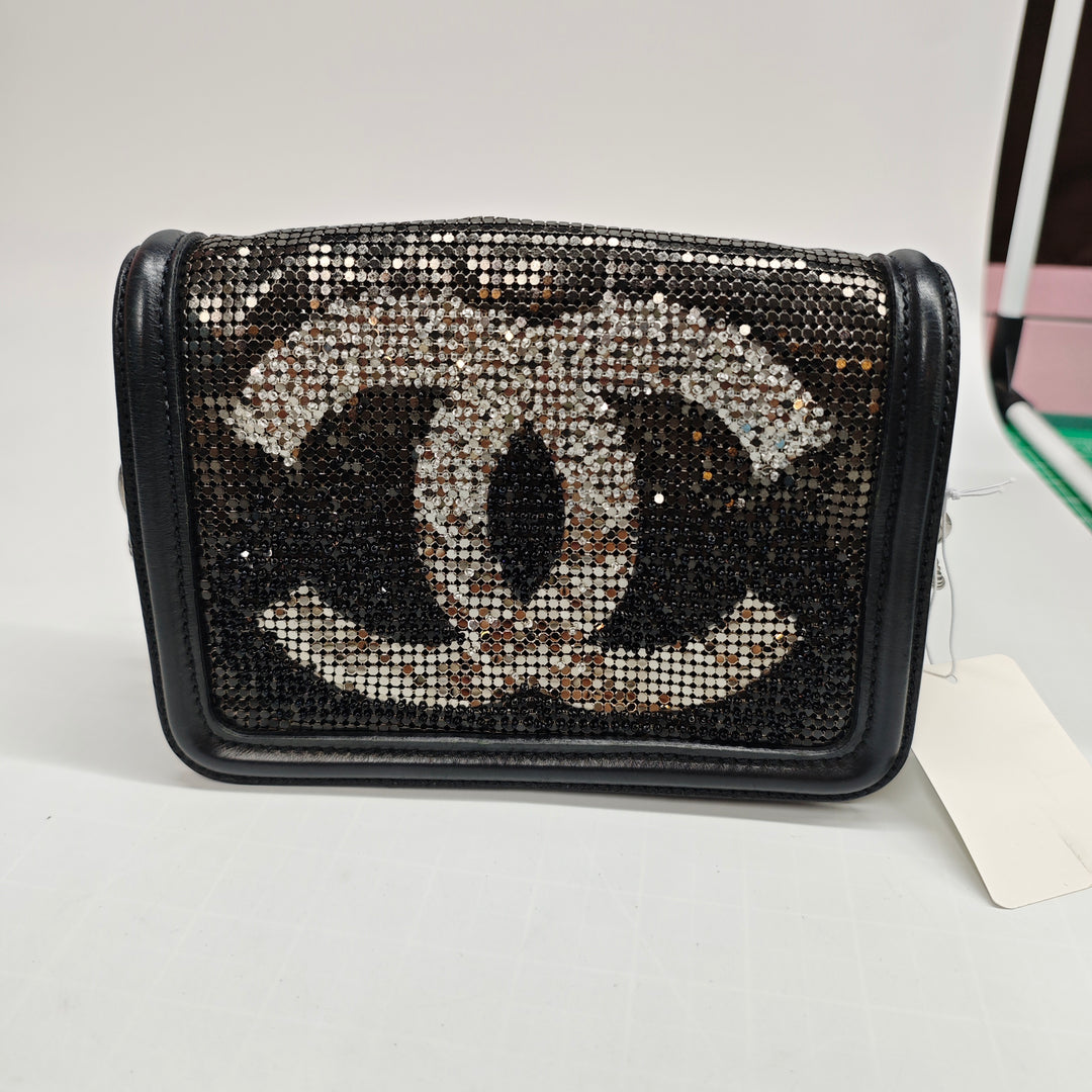 Chanel Small Cuir d’agneau Beaded Cristal à rabat