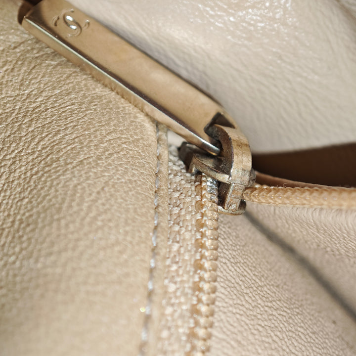 Chanel Small Matelassé Iridescent Cuir d’agneau Perle CC Cristal à rabat
