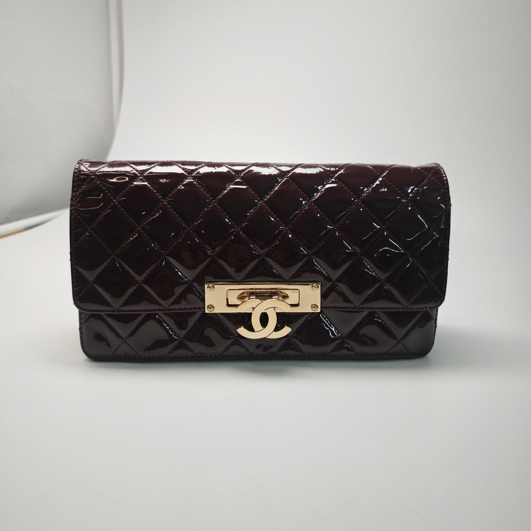 Chanel Matelassé Cuir verni Golden Class East West Wallet on Chain