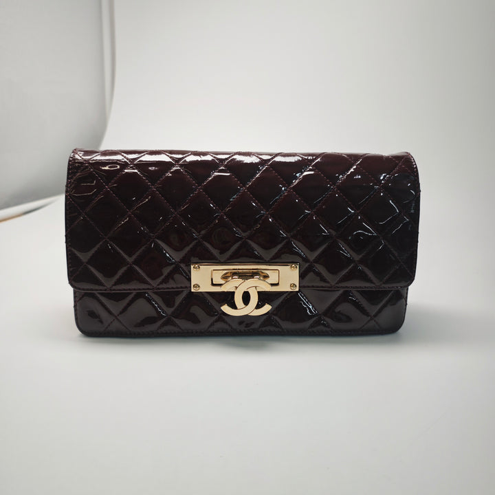 Chanel Matelassé Cuir verni Golden Class East West Wallet on Chain