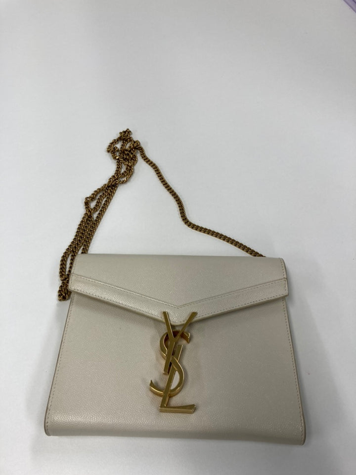 Saint Laurent Grain De Poudre Monogram Cassandra Chain Portefeuille