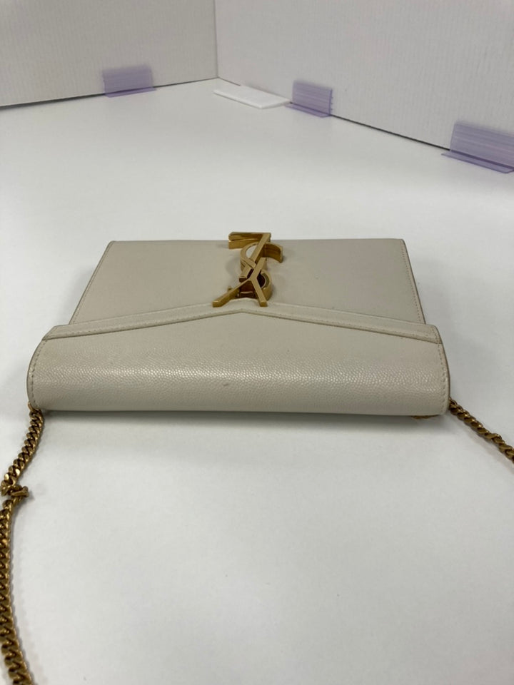 Saint Laurent Grain De Poudre Monogram Cassandra Chain Portefeuille