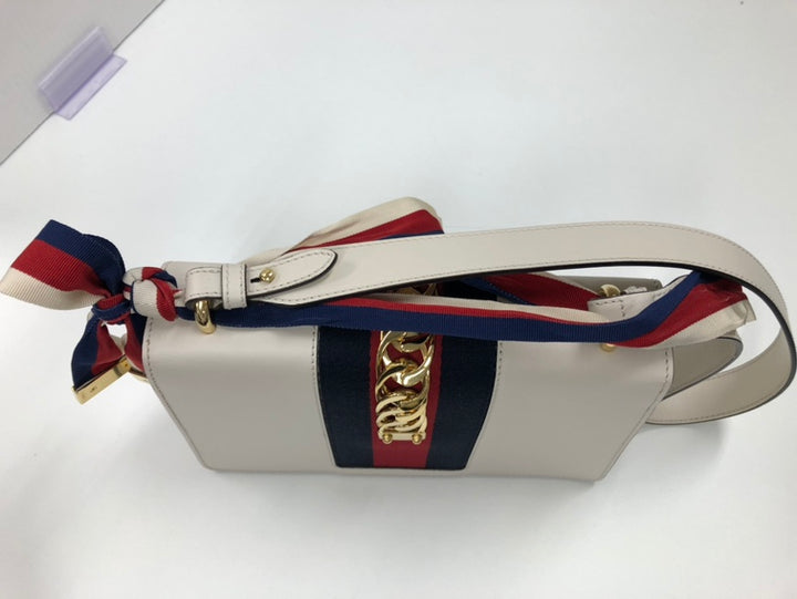 Gucci Small Cuir de veau Web Sylvie Sac