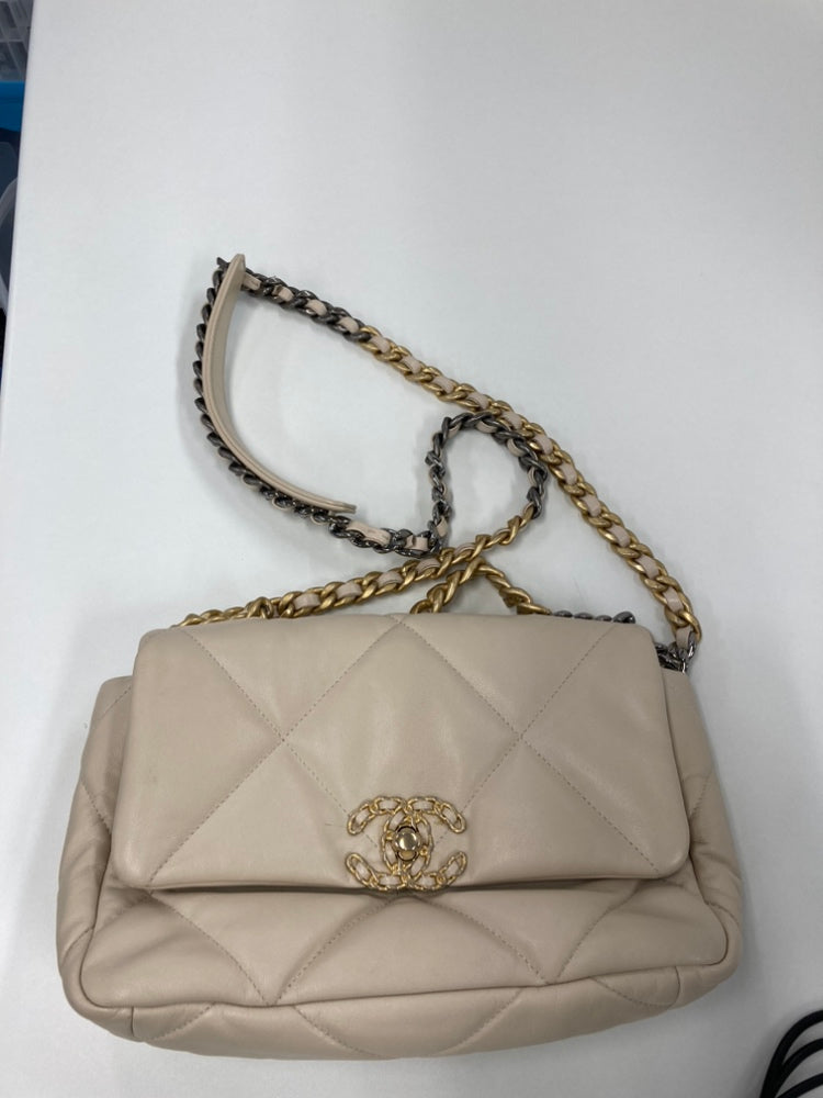 Chanel Medium Cuir d’agneau 19 à rabat
