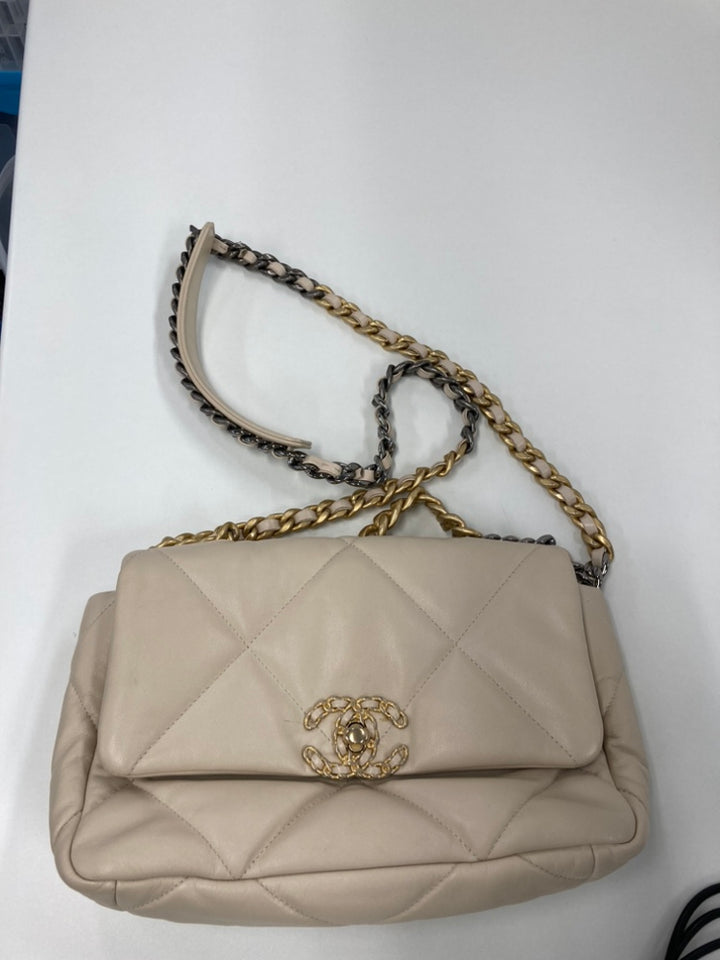 Chanel Medium Cuir d’agneau 19 à rabat