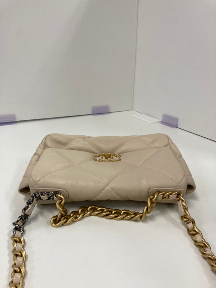Chanel Medium Cuir d’agneau 19 à rabat