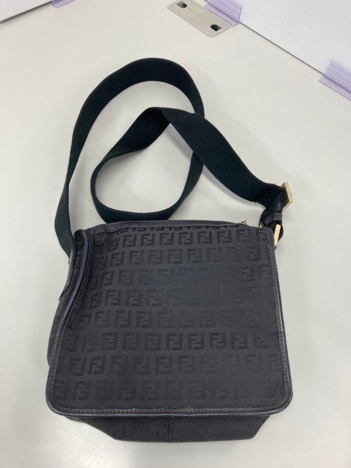 Fendi Small Zucchino Toile F Charm Sac porté croisé