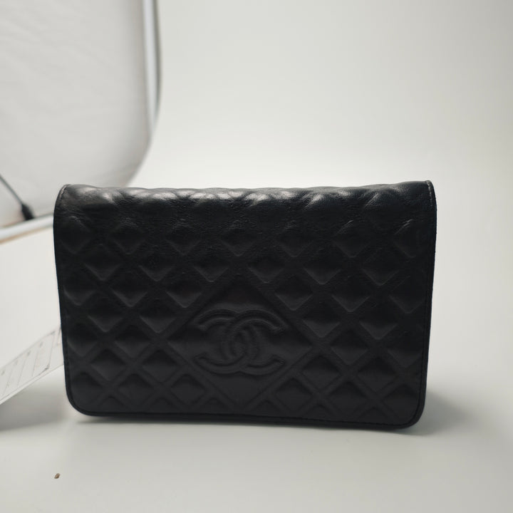 Chanel CC embossé Cuir d’agneau Diamond Wallet on Chain