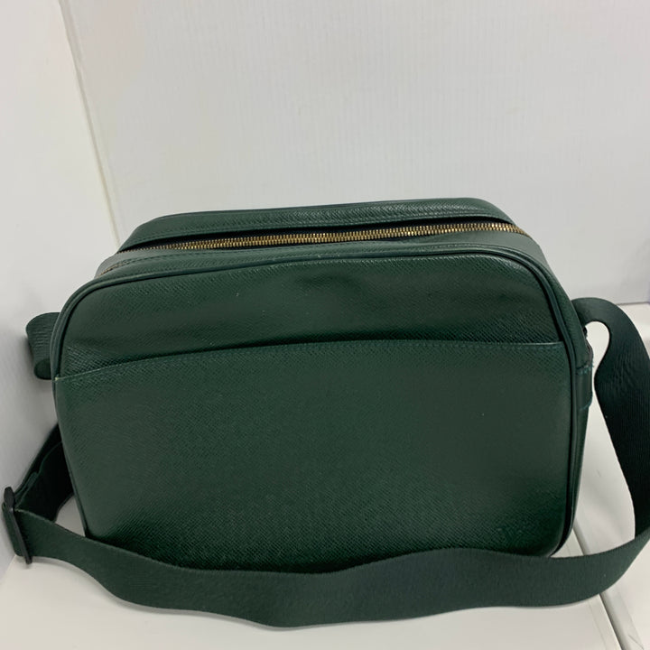 Louis Vuitton Taiga Reporter PM