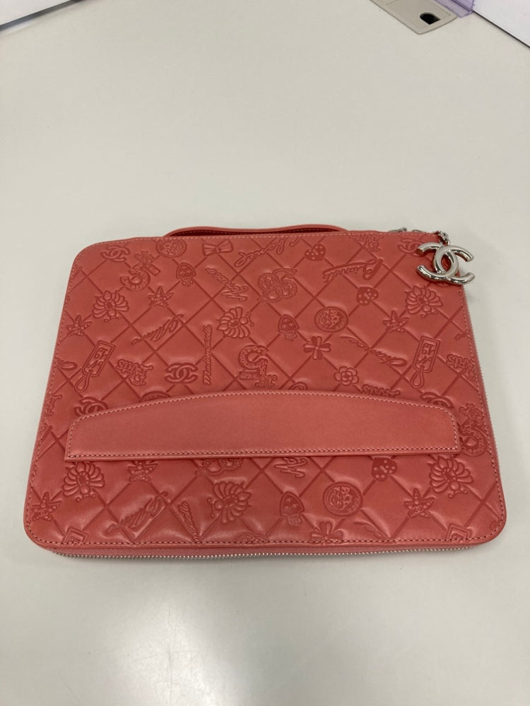 Chanel embossé Cuir d’agneau Lucky Symbols iPad Étui